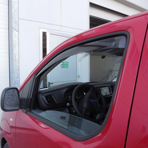 Přední deflektory FARAD pro Opel Vivaro C K0 (2019+) / Citroën Jumpy III K0 / Peugeot Expert III K0 / Toyota ProAce II K0 (2016+), 2 ks.